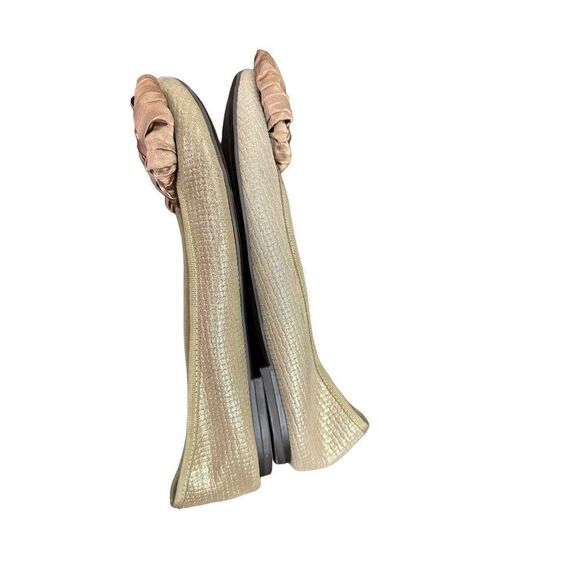 Enzo Angiolini Capaz
Taupe/Tan Bow Toe Flats Shimmer
Leather Size: 7 - Picture 4 of 7